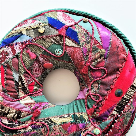 Set of 2 donut shape accent pillows/cushions. - Picture 5 of 6